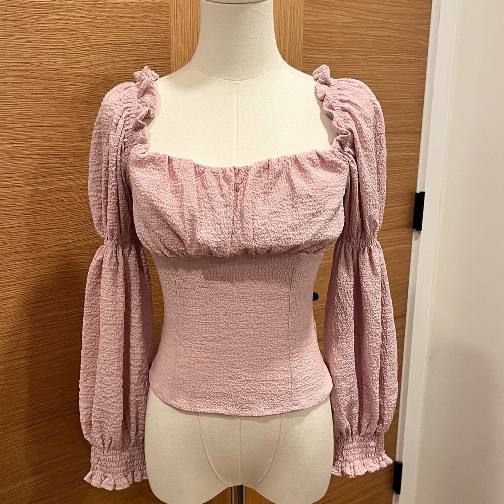 ASTR THE LABEL | Cinched Sleeve Cropped Blouse | Size Small | Soft Pink